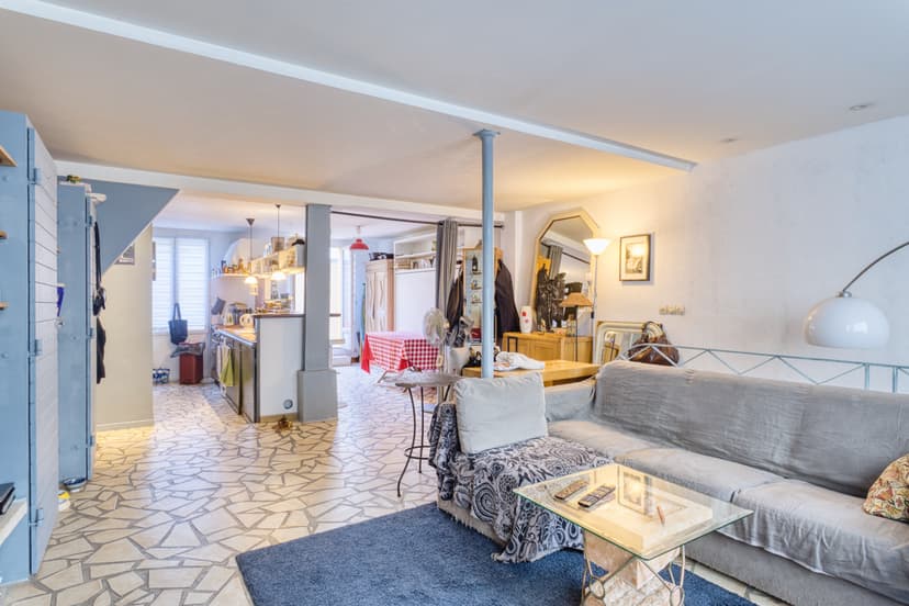 MONTMARTRE — Loft atypique avec terrasse, entre cinéma et cabaret 2