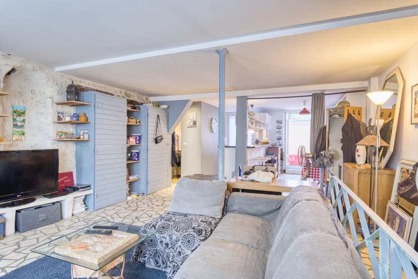 MONTMARTRE — Loft atypique avec terrasse, entre cinéma et cabaret 3