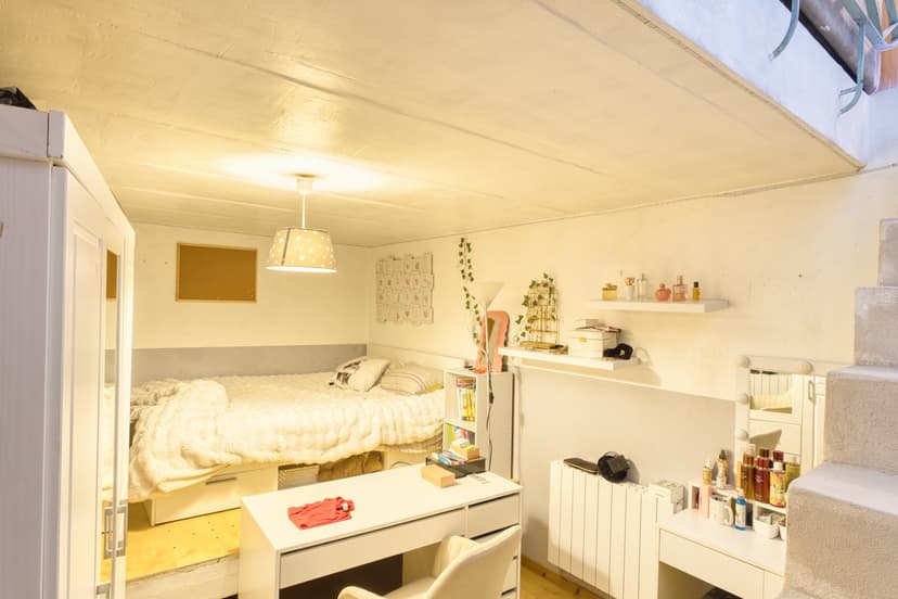 MONTMARTRE — Loft atypique avec terrasse, entre cinéma et cabaret 8